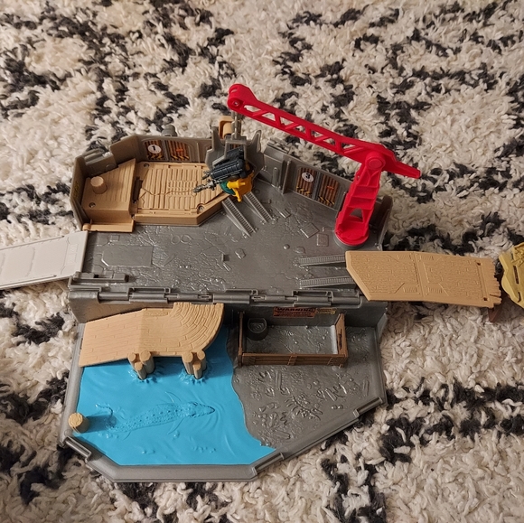 Jurassic World Matchbox Playsets - Picture 2 of 4